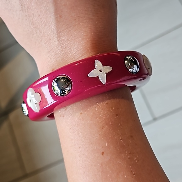 Louis Vuitton Bangle Fuschia Pink Resin Silver Logo Studs Mother of Pearl Fleurs - Picture 1 of 6